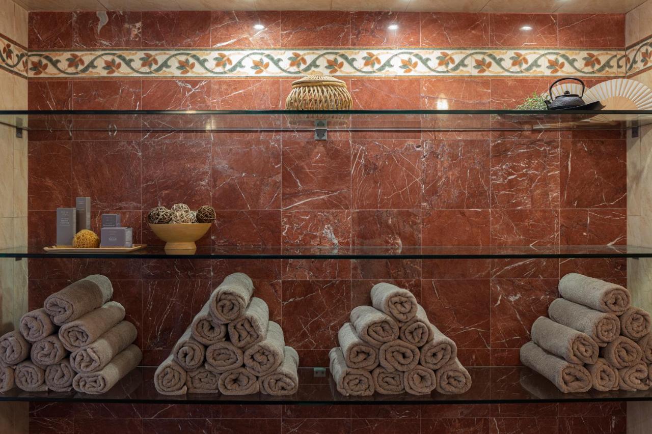 Отель Aquila Porto 5*